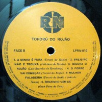 torora-do-rojao-segura-menino-selo-b torora-do-rojao-segura-menino-selo-b